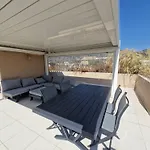 Climatise 2 Avec Terrasse Et Cuisine Equipee - Fr-1-100-344 דירה