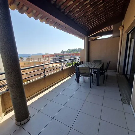 Climatise 2 Avec Terrasse Et Cuisine Equipee - Fr-1-100-344 * Cavalaire-sur-Mer