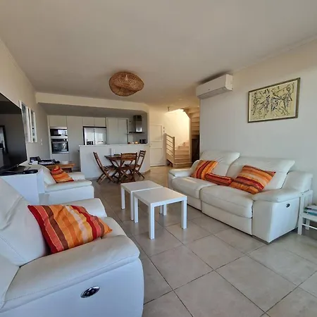Climatise 2 Avec Terrasse Et Cuisine Equipee - Fr-1-100-344
