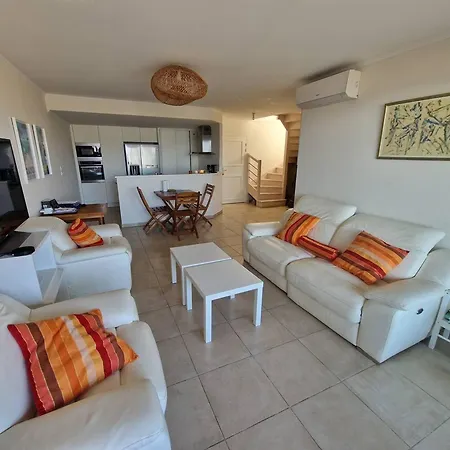 Climatise 2 Avec Terrasse Et Cuisine Equipee - Fr-1-100-344 דירה
